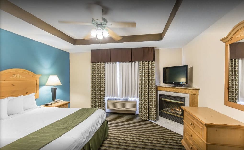 American Inn & Suites Peosta IA