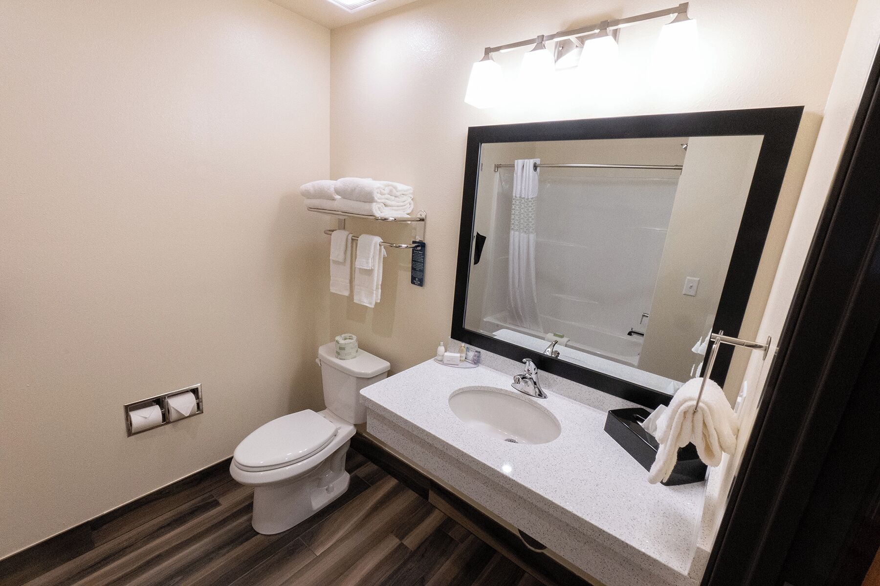 Cobblestone Hotel & Suites Sheldon