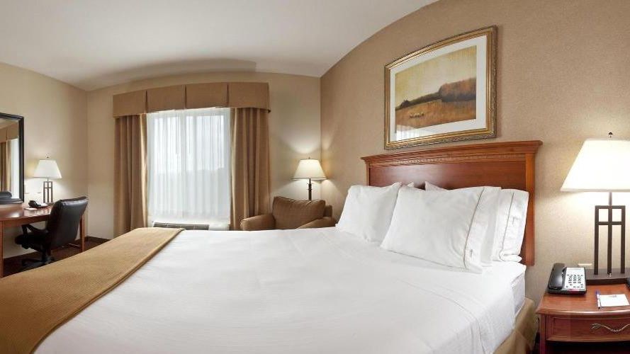Holiday Inn Express Hotel & Suites Sheldon