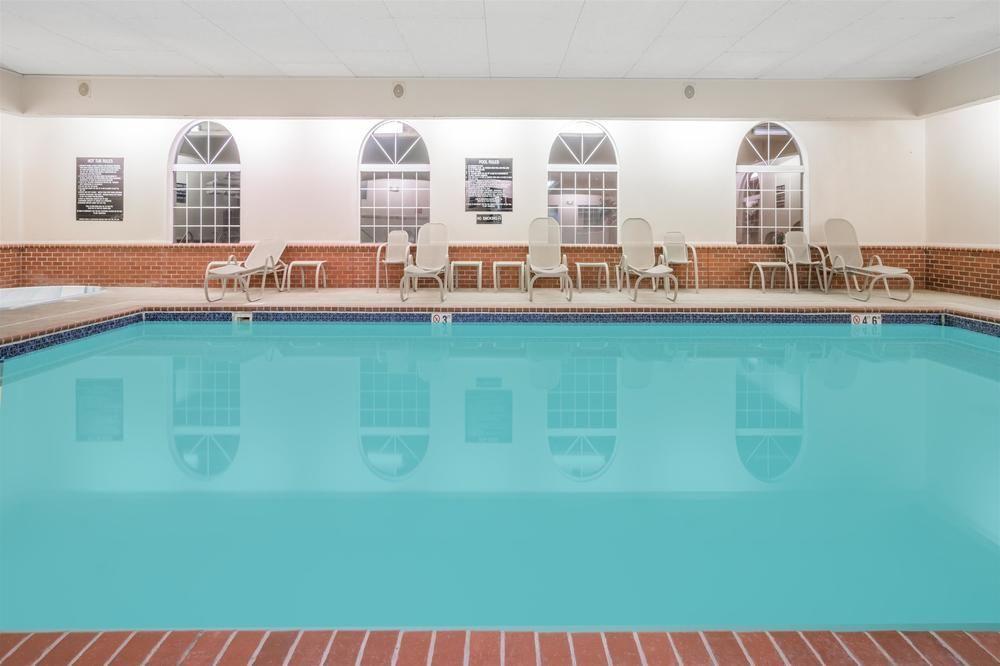 Super 8 by Wyndham Sheldon