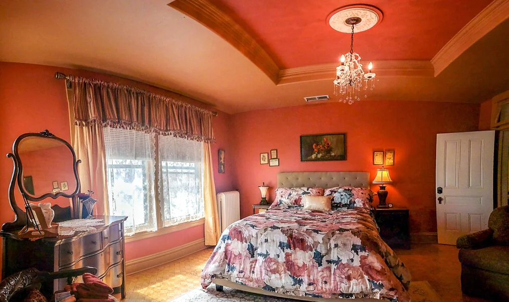 Linda Sue Manor