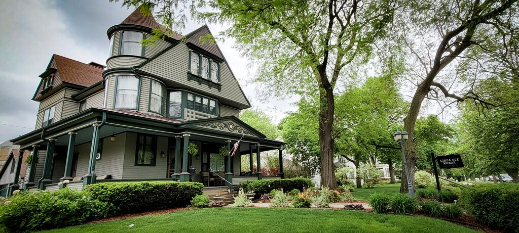Linda Sue Manor