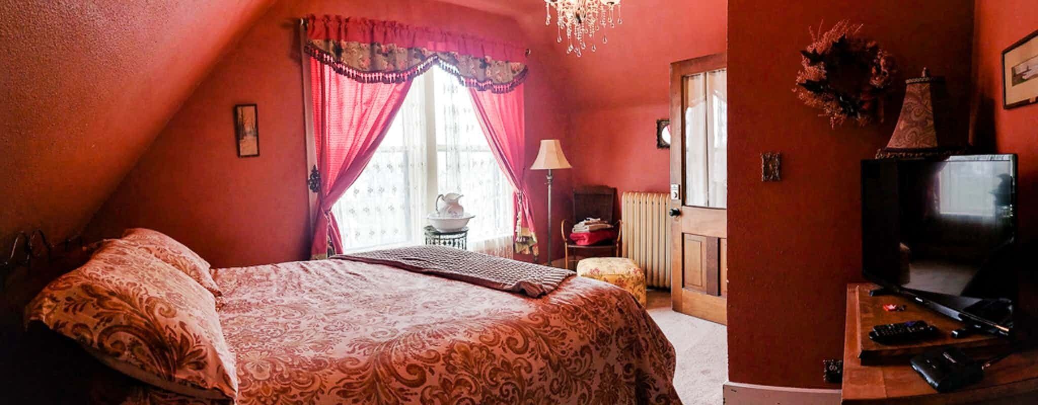 Linda Sue Manor