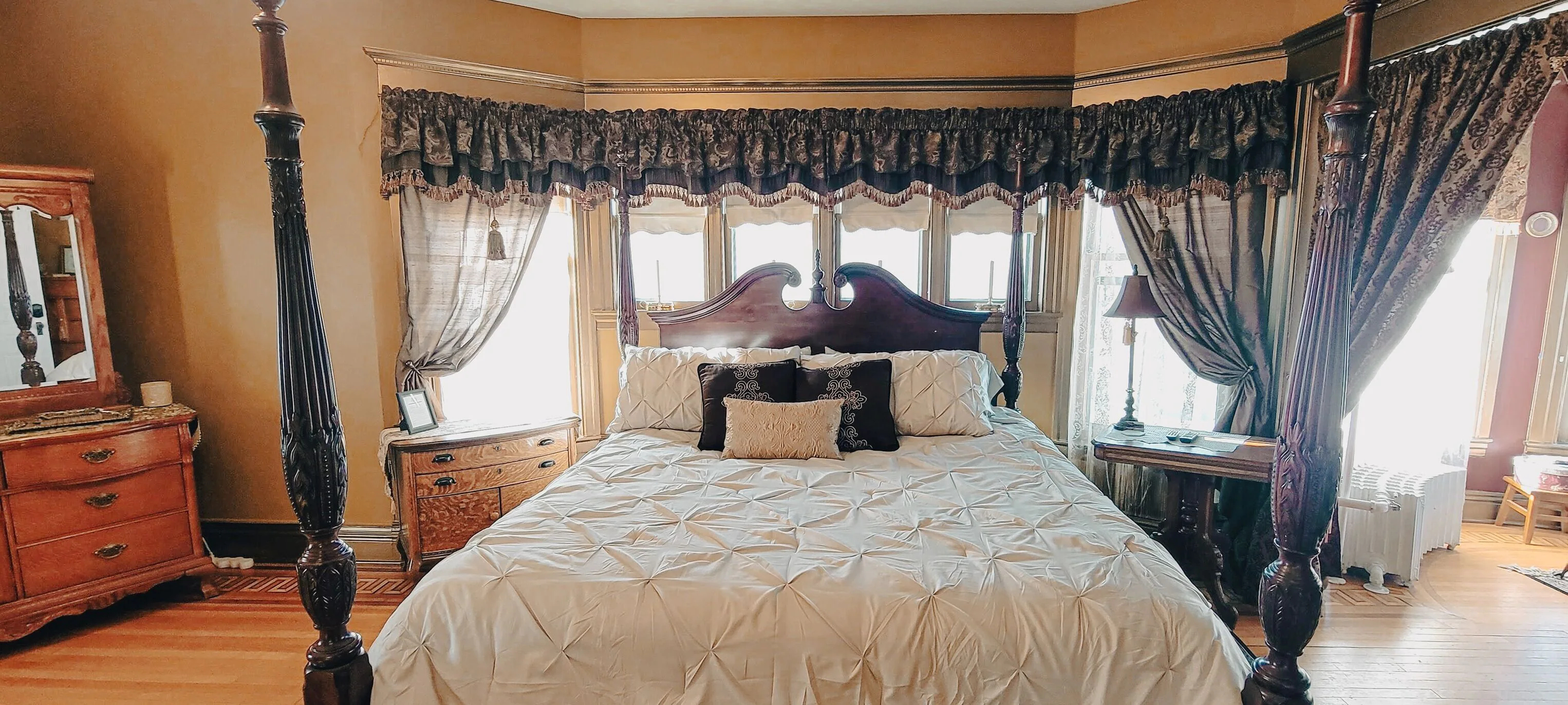 Linda Sue Manor