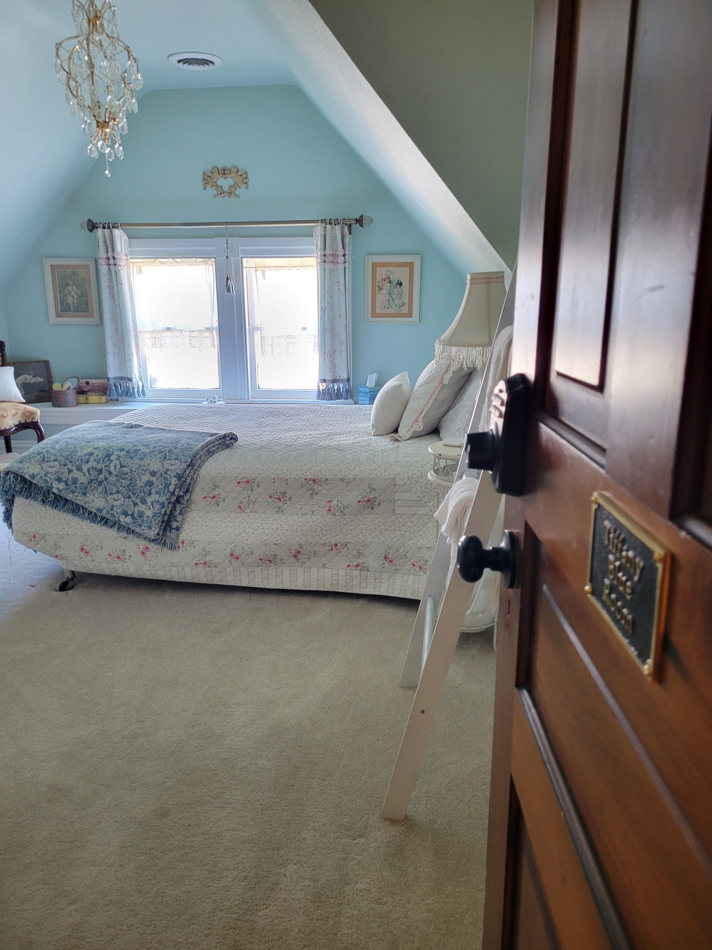 Linda Sue Manor