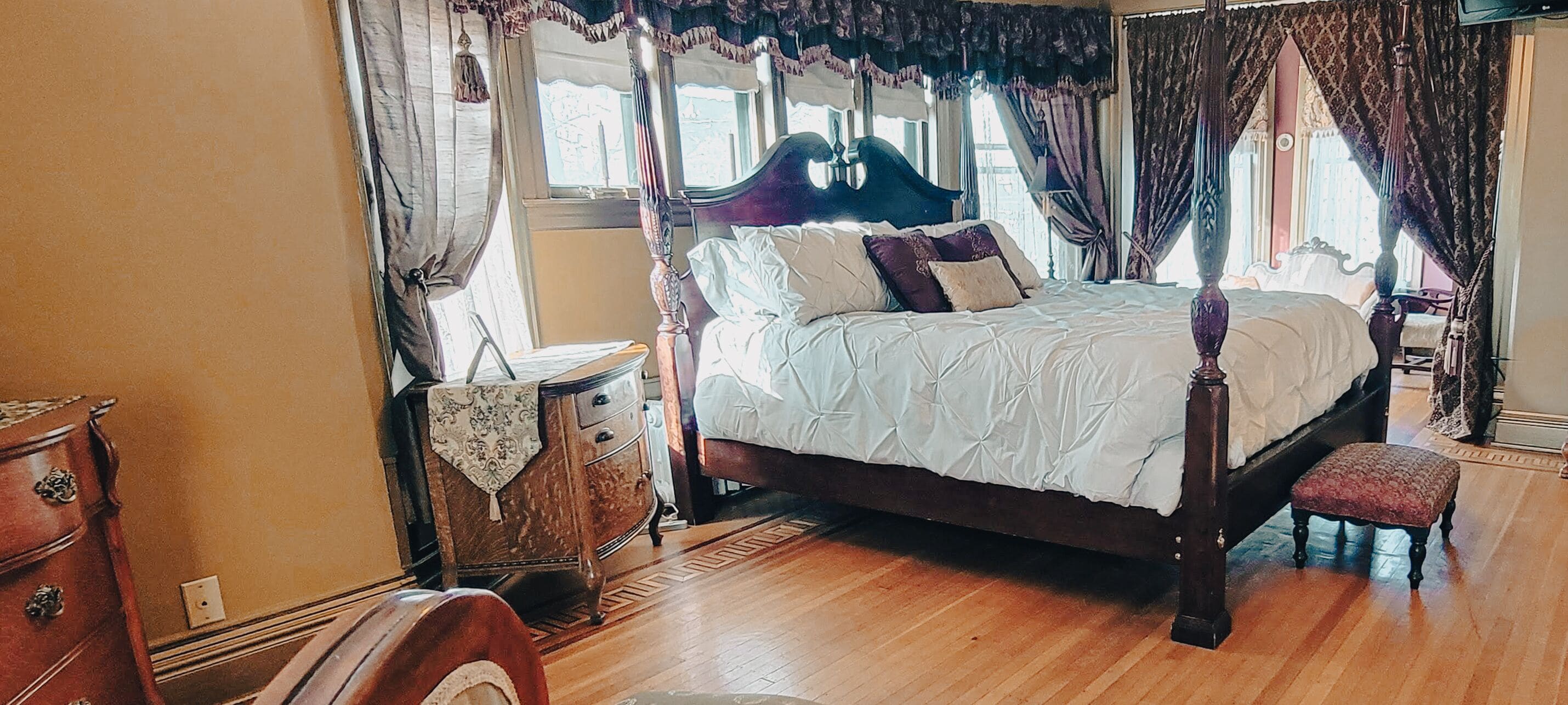 Linda Sue Manor