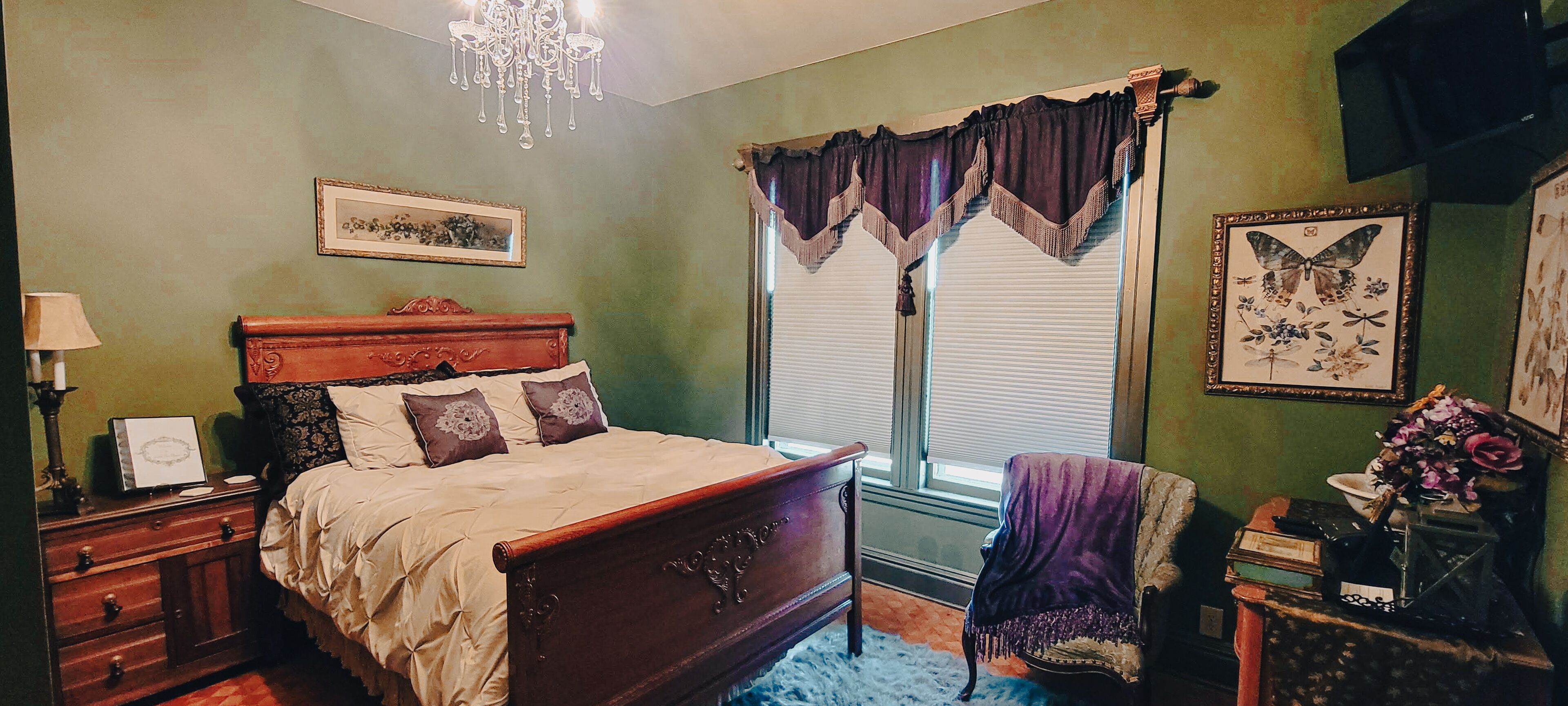 Linda Sue Manor
