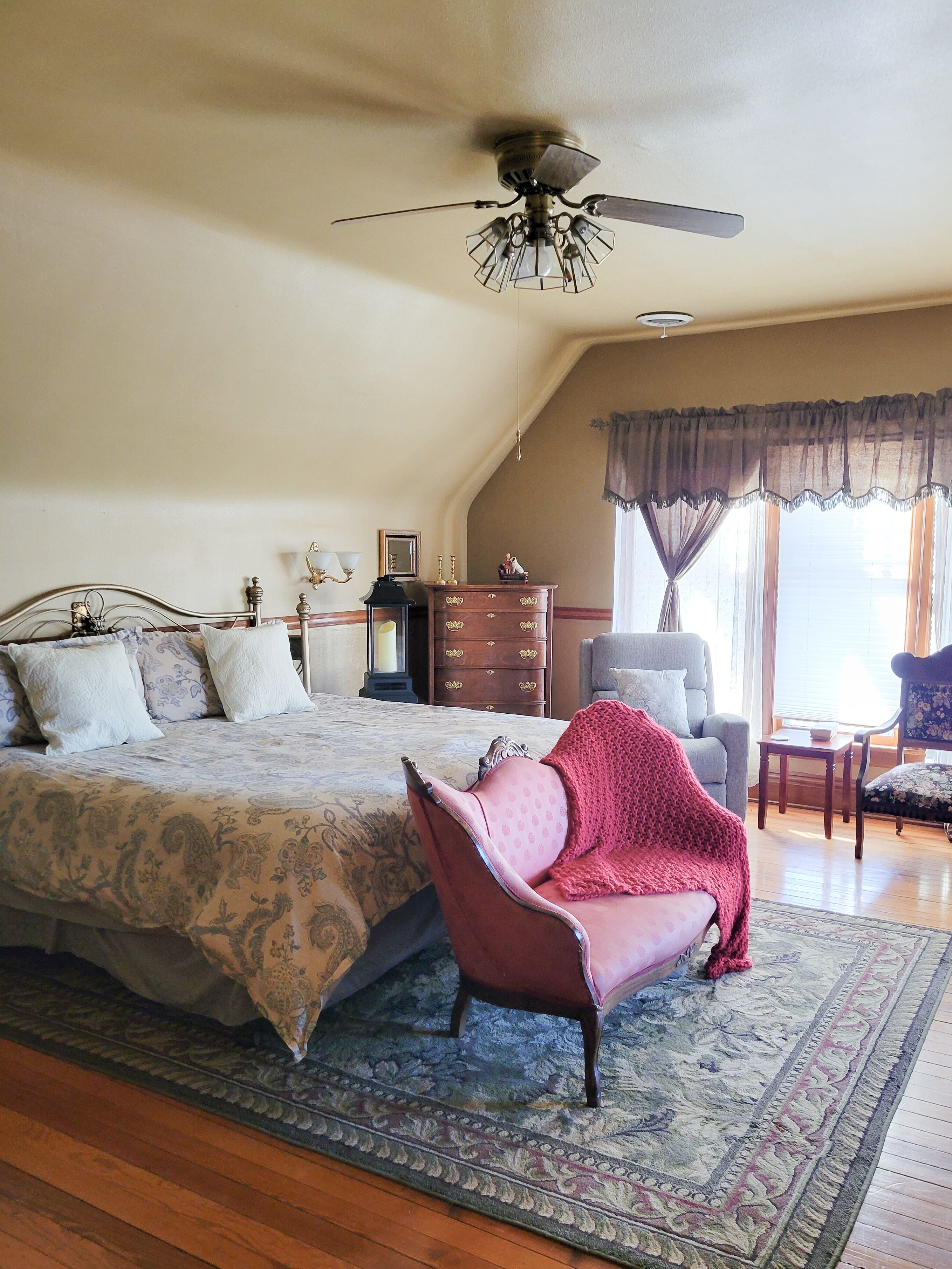 Linda Sue Manor