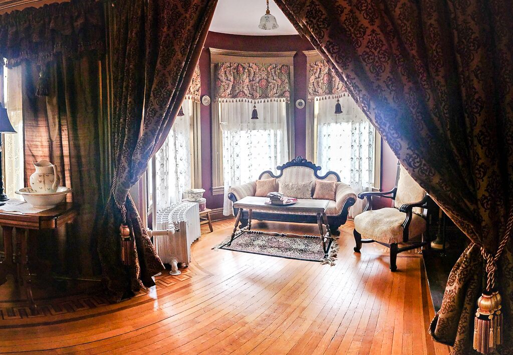 Linda Sue Manor