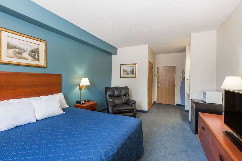Reston Inn & Suites