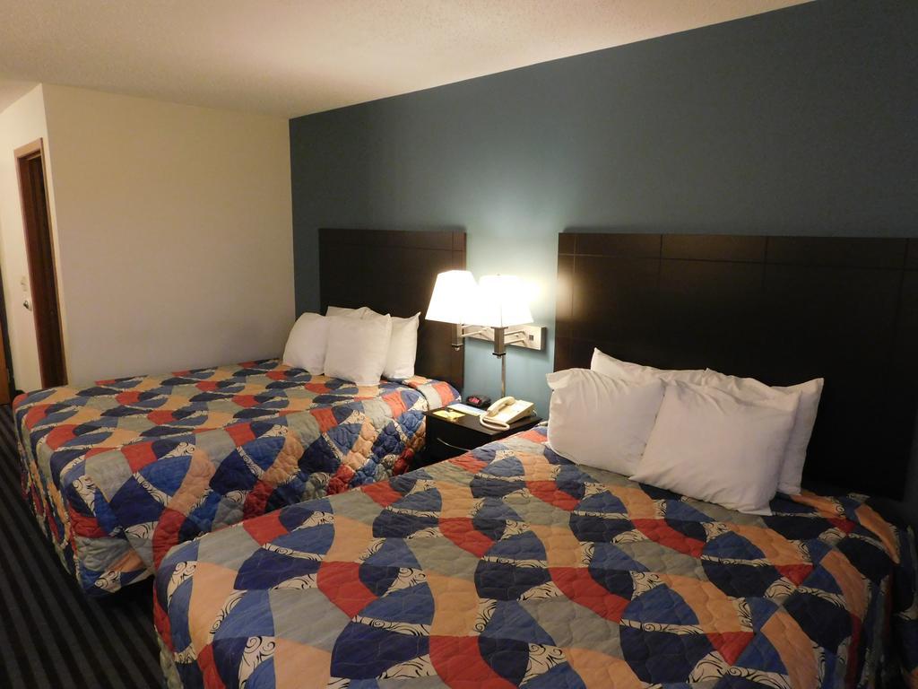 Reston Inn & Suites