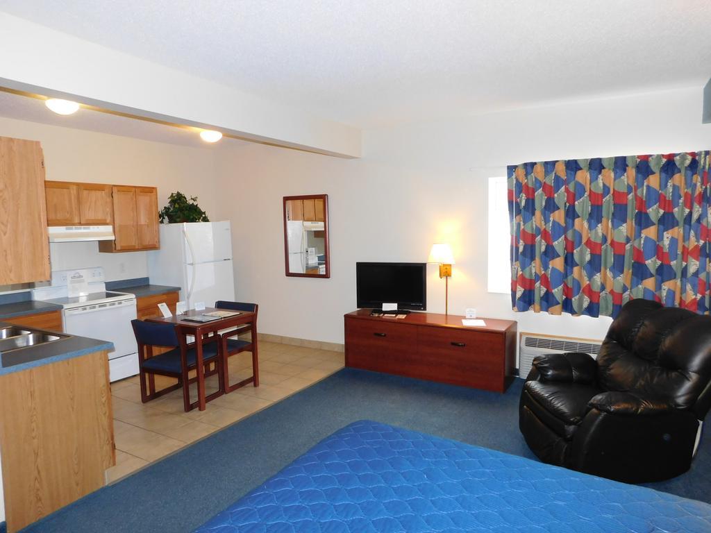 Reston Inn & Suites