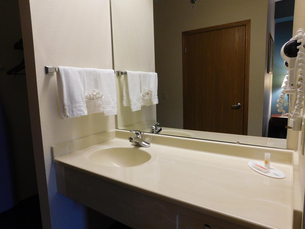 Reston Inn & Suites