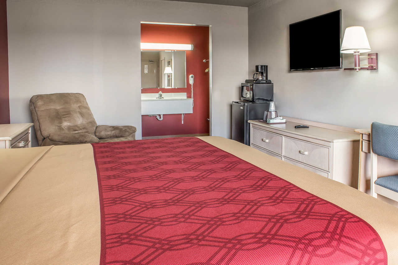 Spencer Inn & Suites