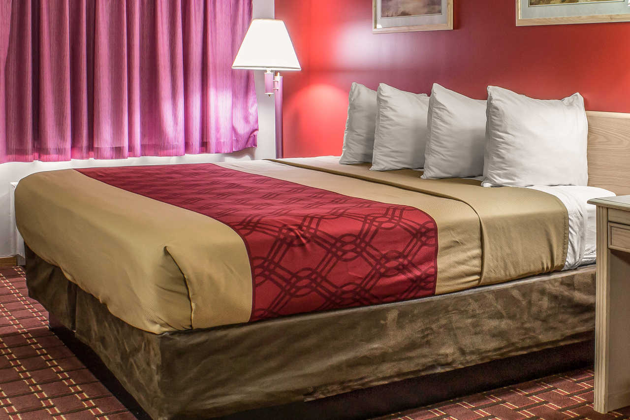 Spencer Inn & Suites