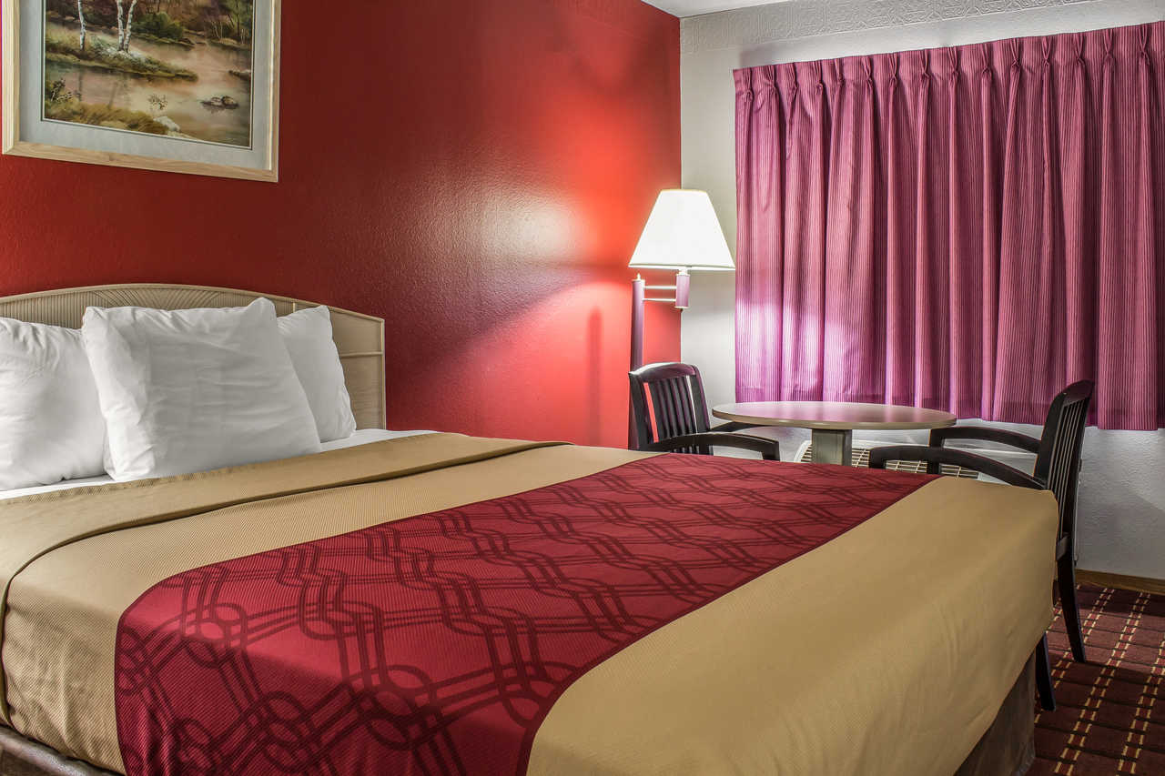 Spencer Inn & Suites