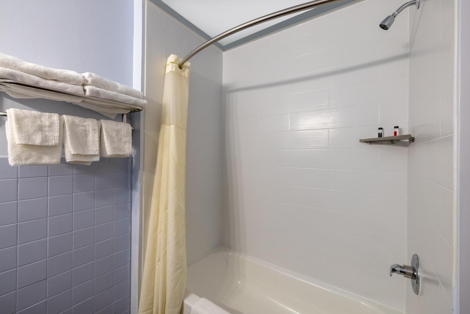 Travelodge by Wyndham Spirit Lake/Okoboji