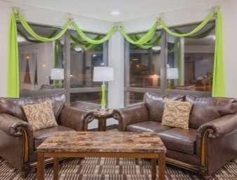 Super 8 by Wyndham Toledo