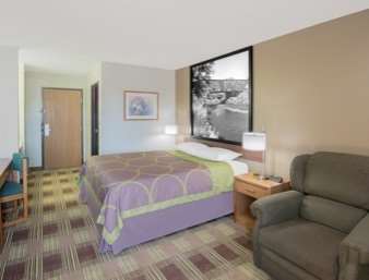 Super 8 by Wyndham Toledo