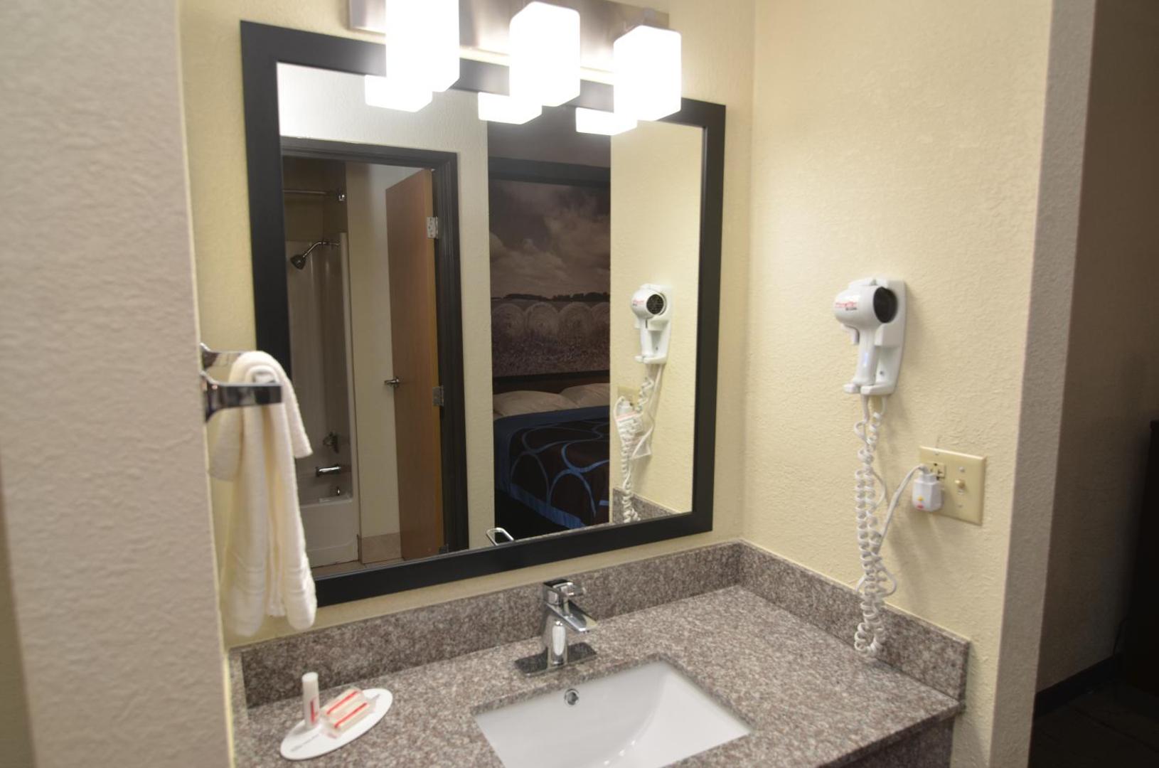 Super 8 by Wyndham Urbandale/Des Moines Area