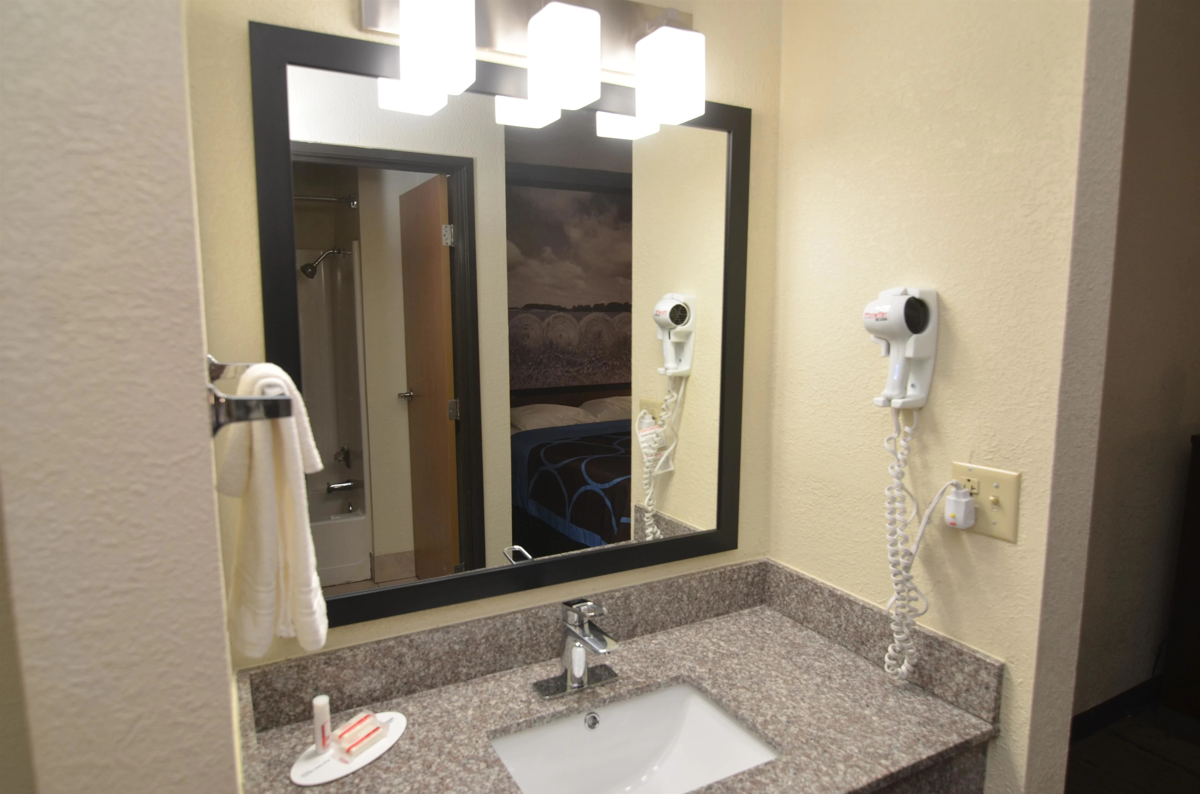 Super 8 by Wyndham Urbandale/Des Moines Area