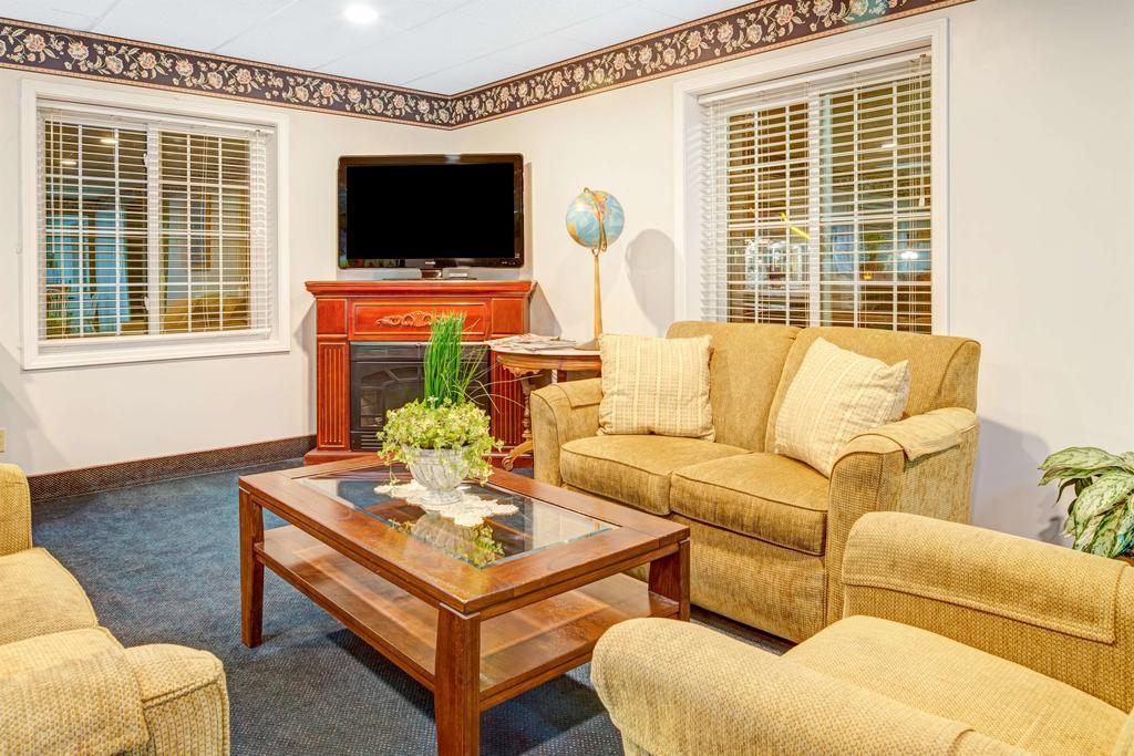 Super 8 by Wyndham Walnut