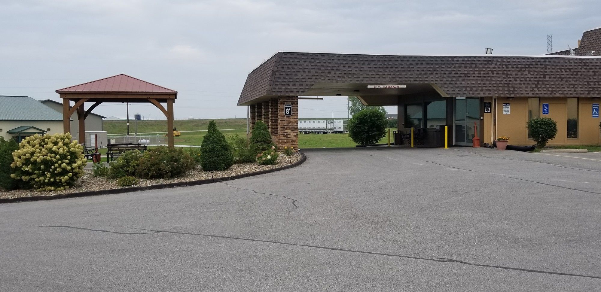 Hometown Inn & Suites