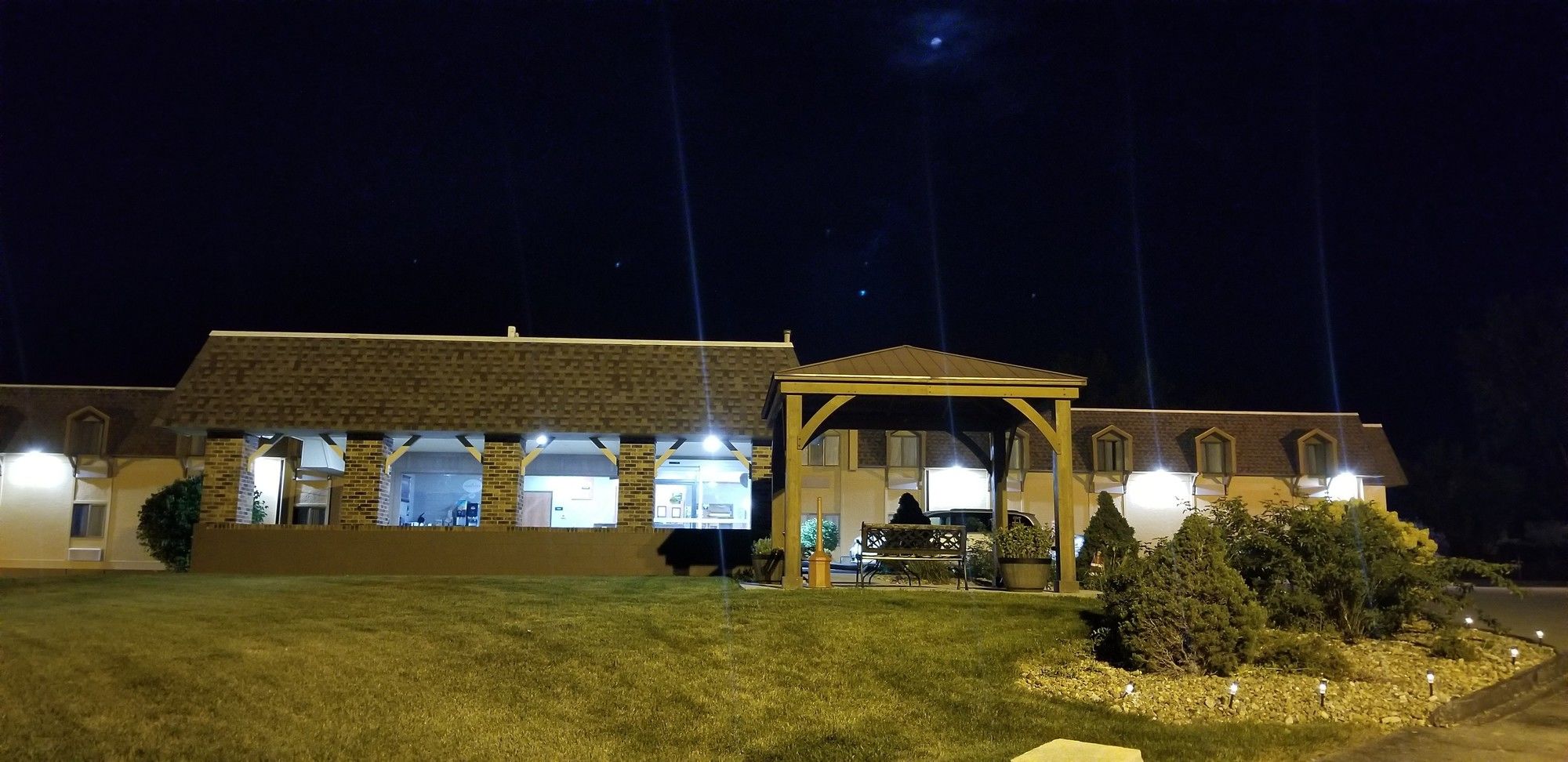 Hometown Inn & Suites