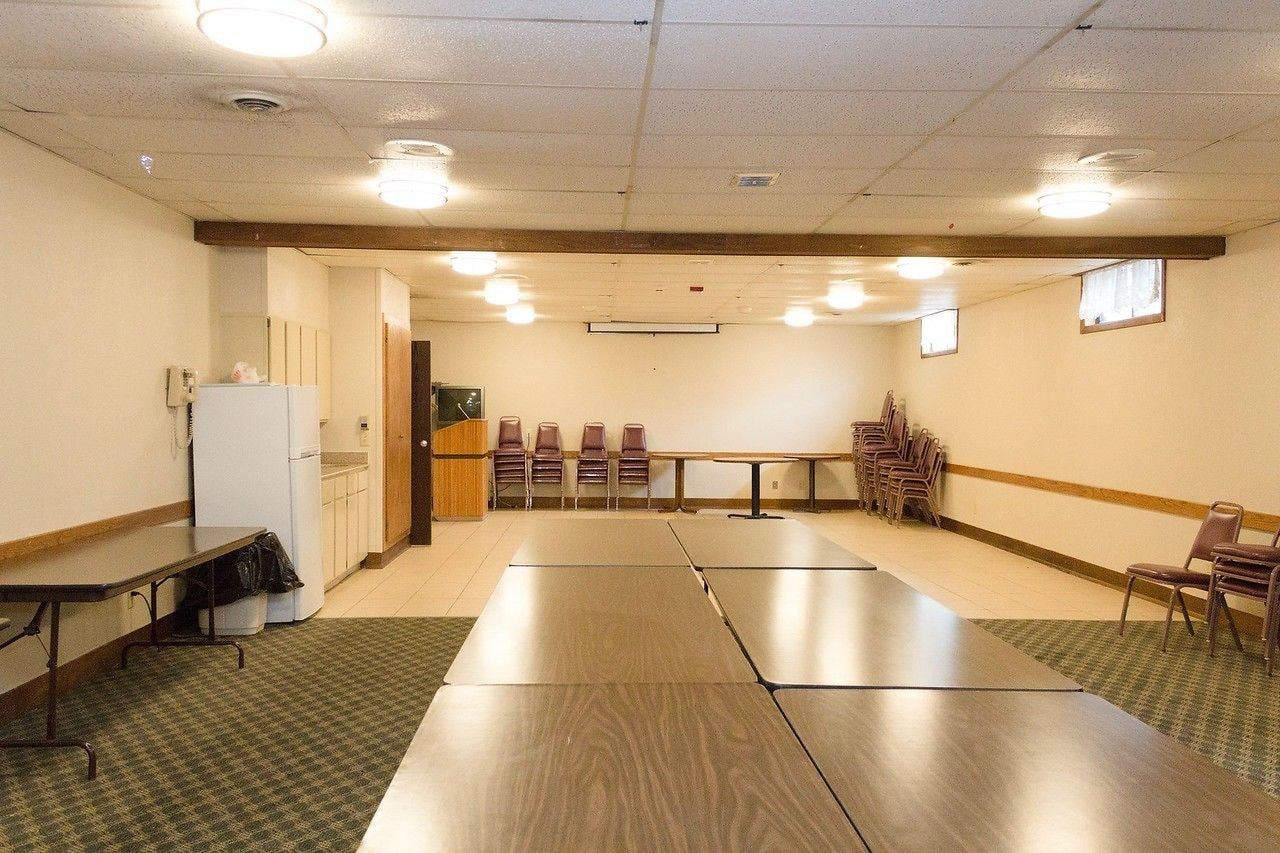 Hometown Inn & Suites