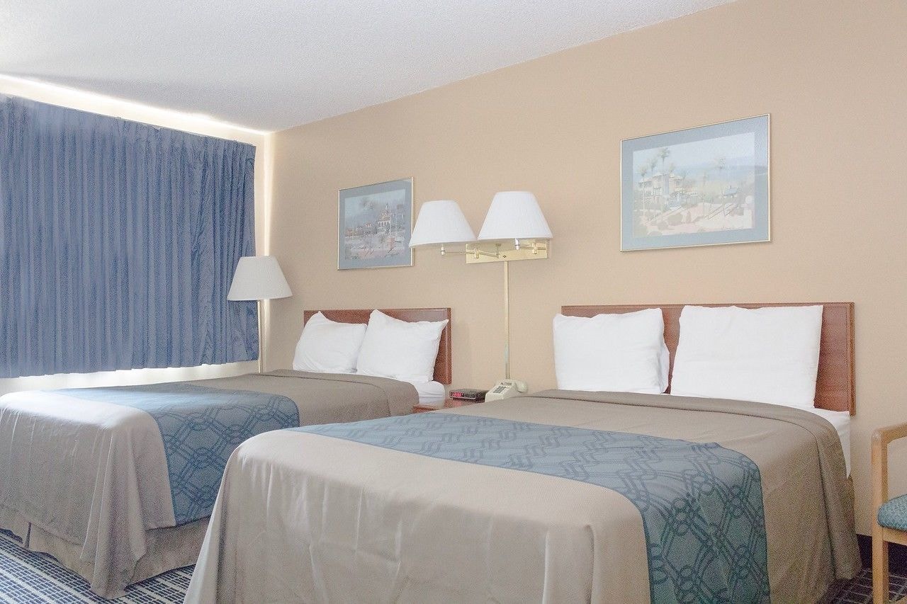 Hometown Inn & Suites