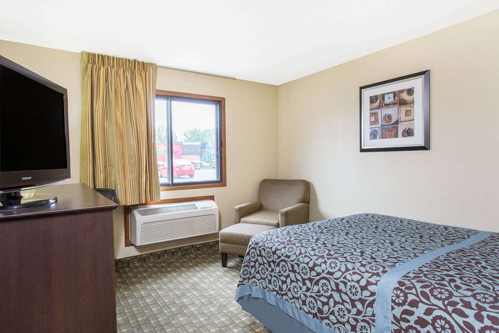 Days Inn & Suites by Wyndham Waterloo