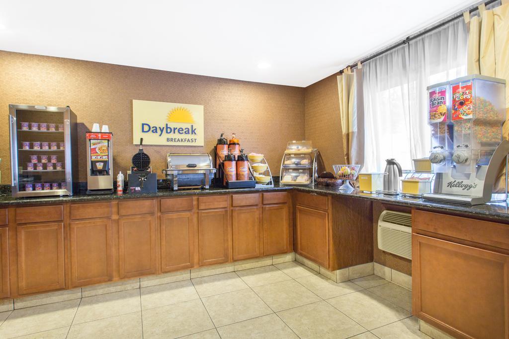 Days Inn & Suites by Wyndham Waterloo