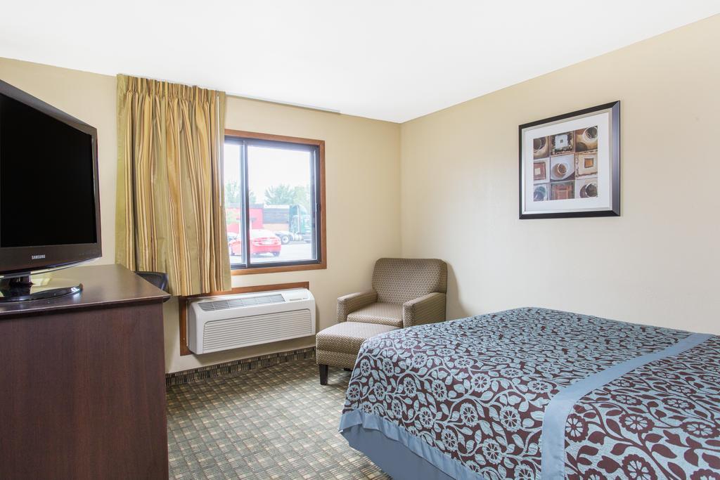 Days Inn & Suites by Wyndham Waterloo