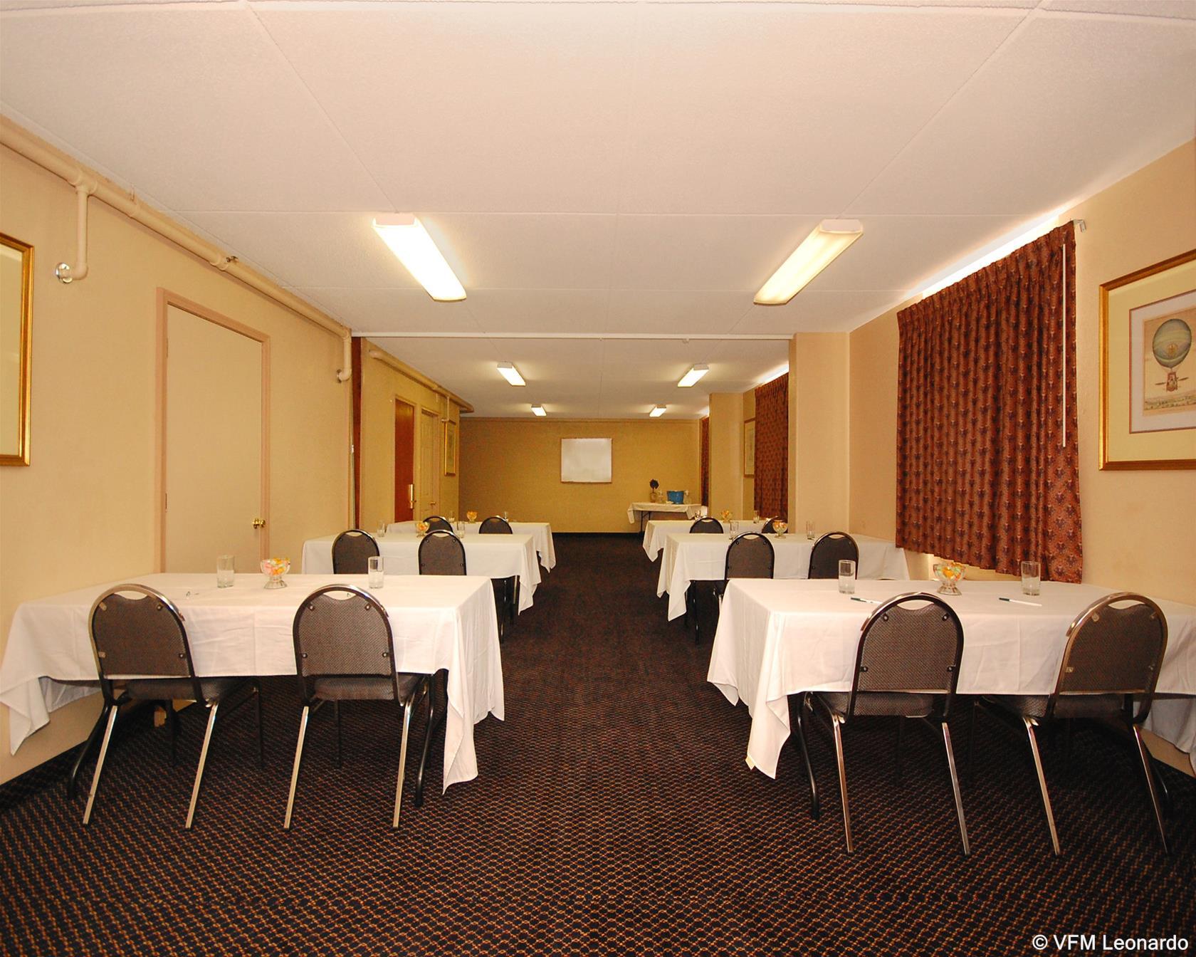 Econo Lodge Inn & Suites