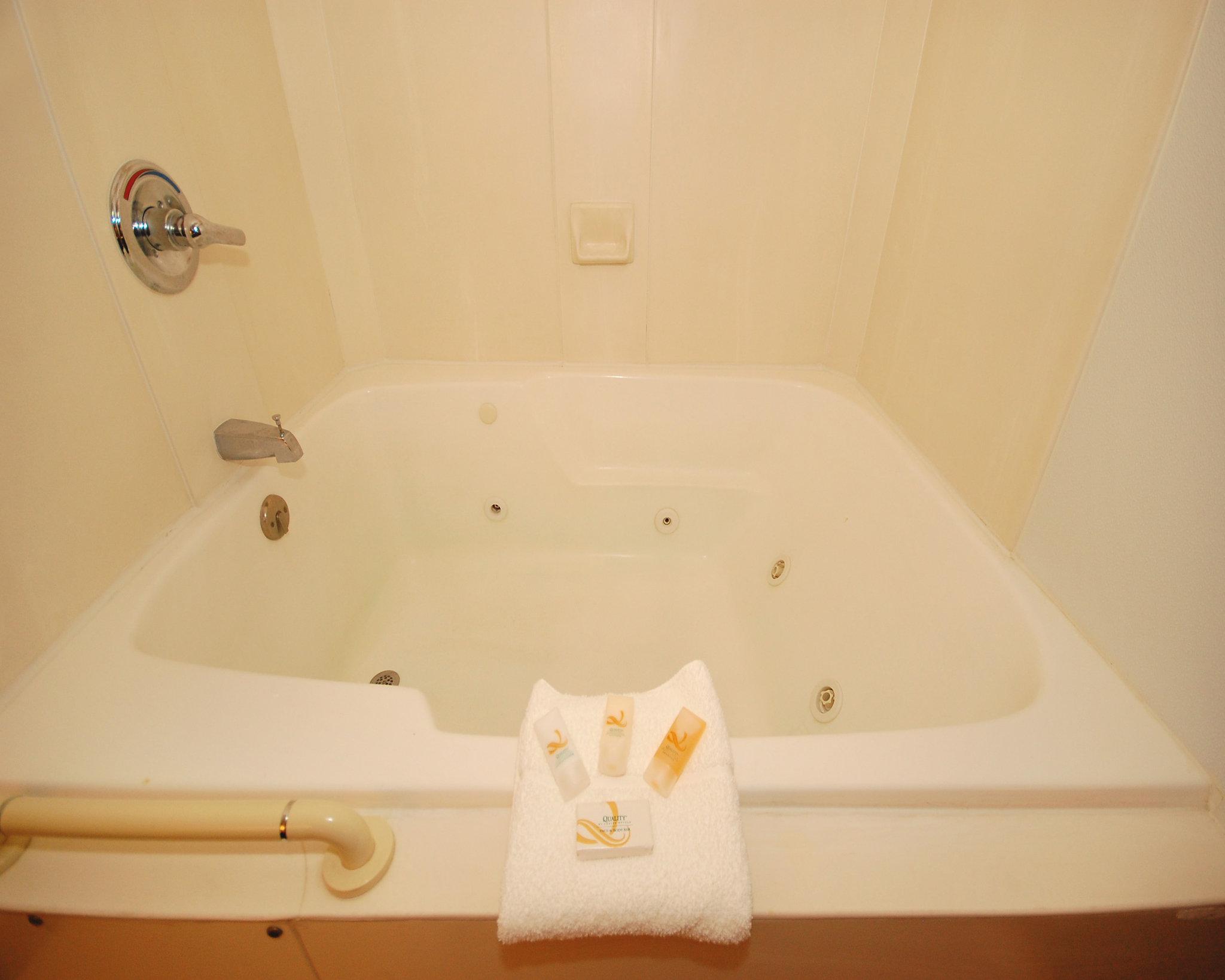 Econo Lodge Inn & Suites