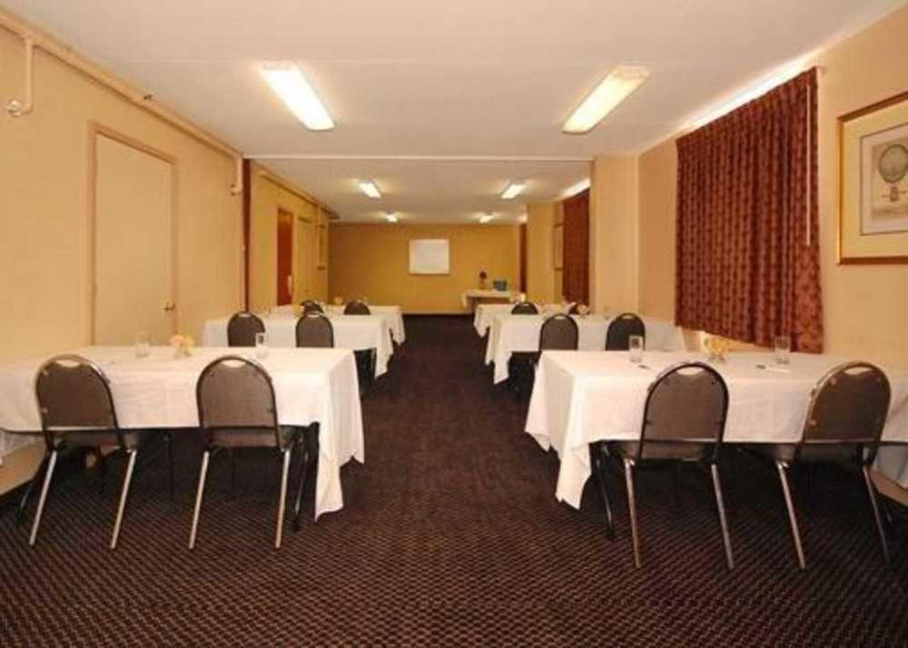 Econo Lodge Inn & Suites