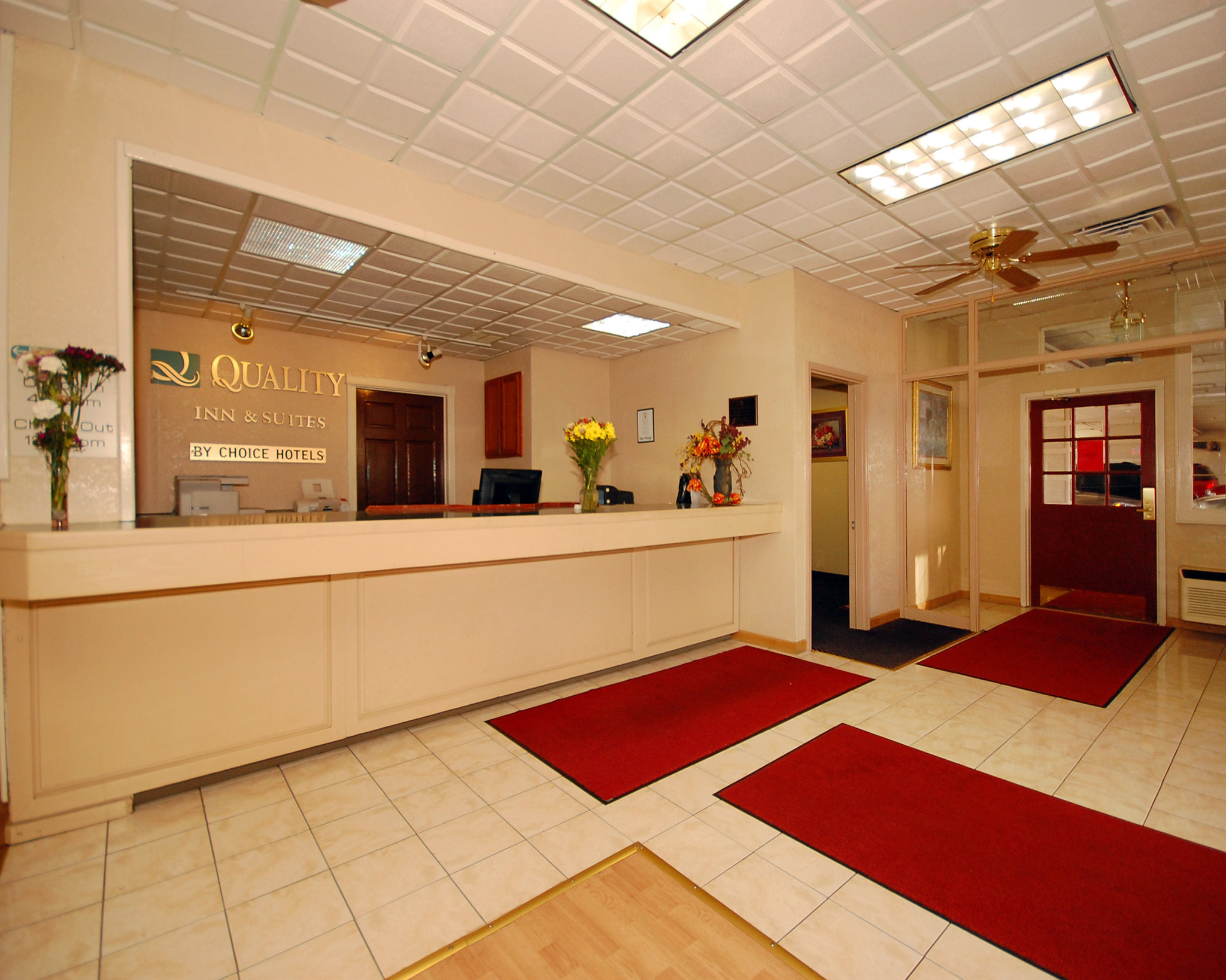 Econo Lodge Inn & Suites