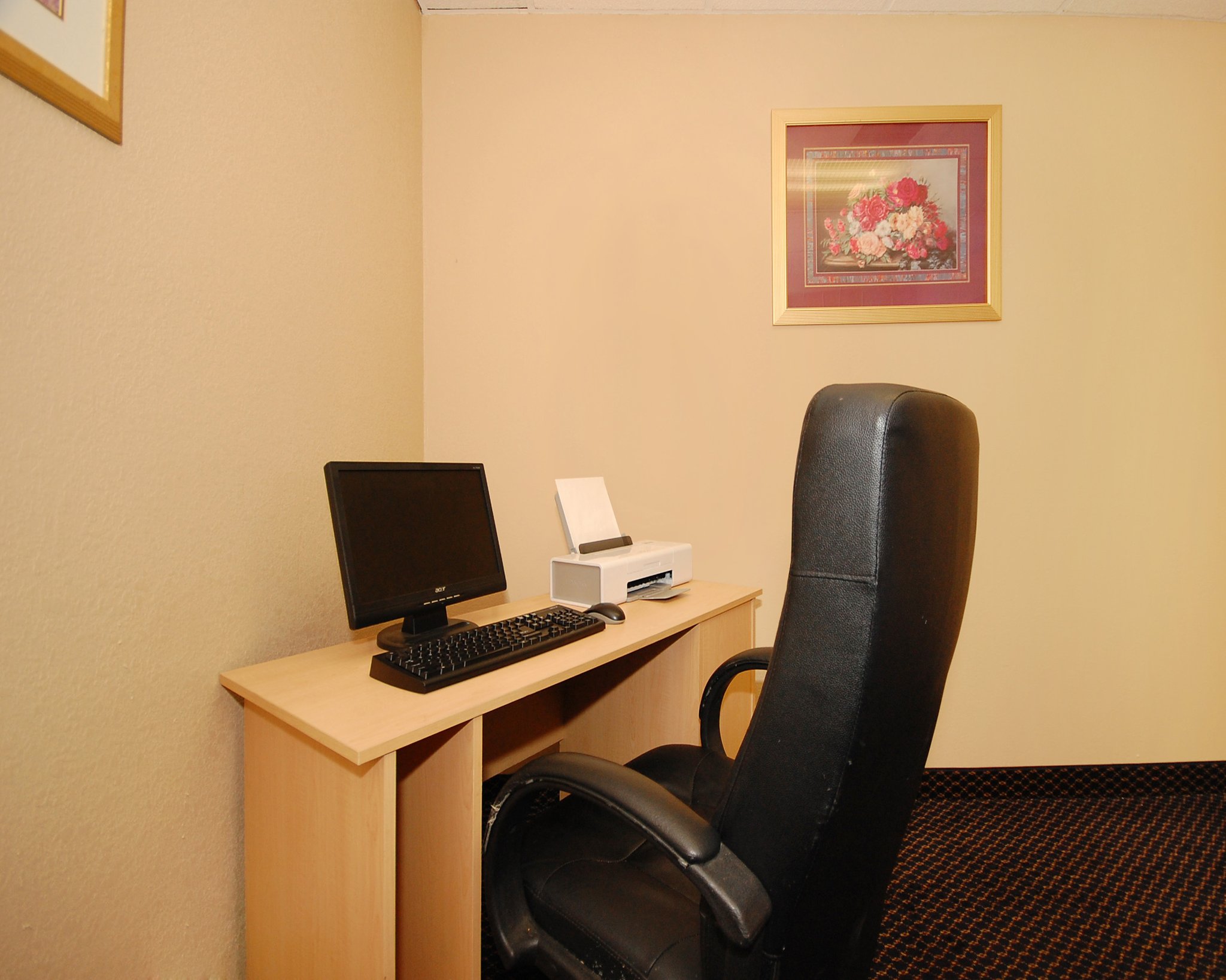 Econo Lodge Inn & Suites