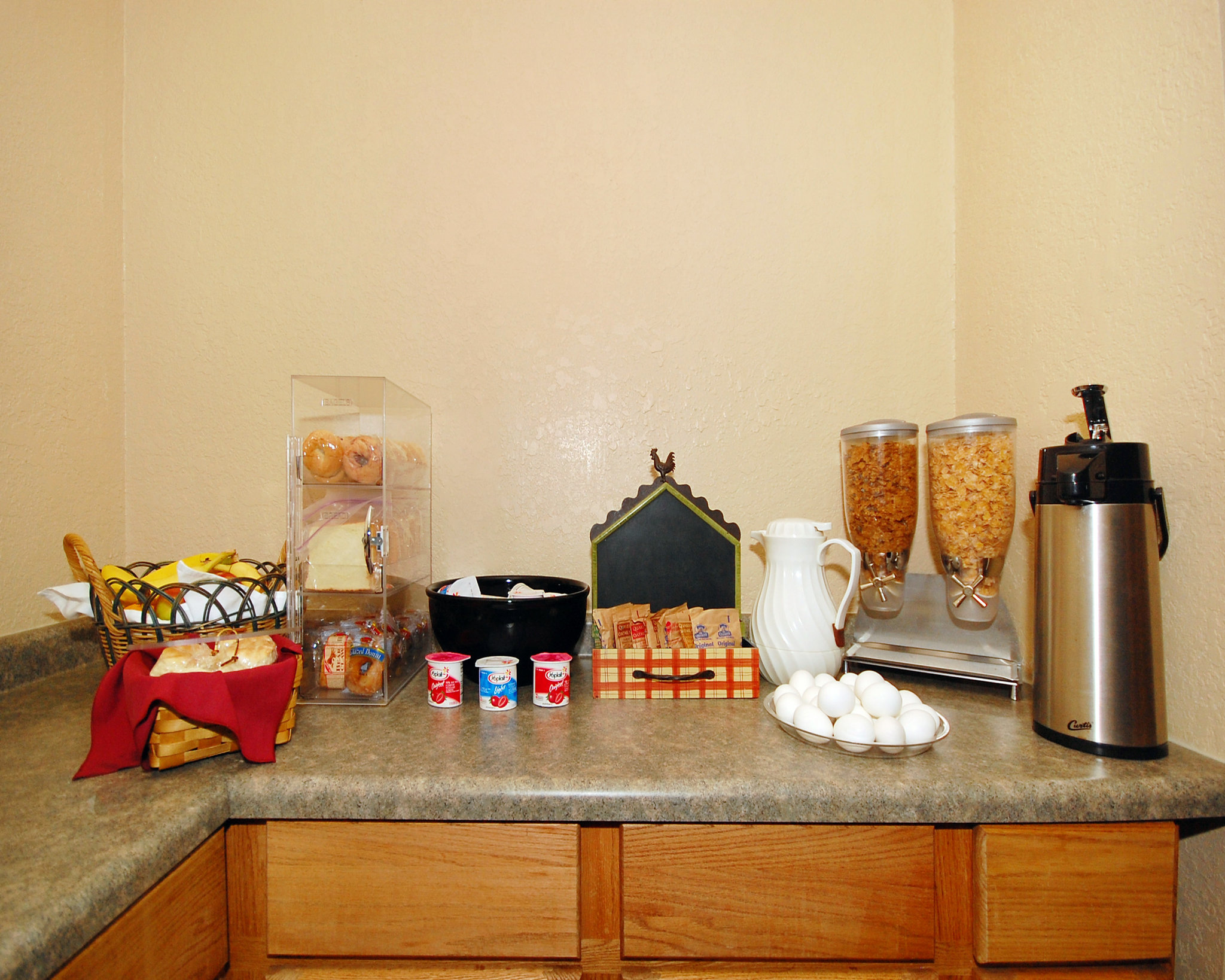 Econo Lodge Inn & Suites