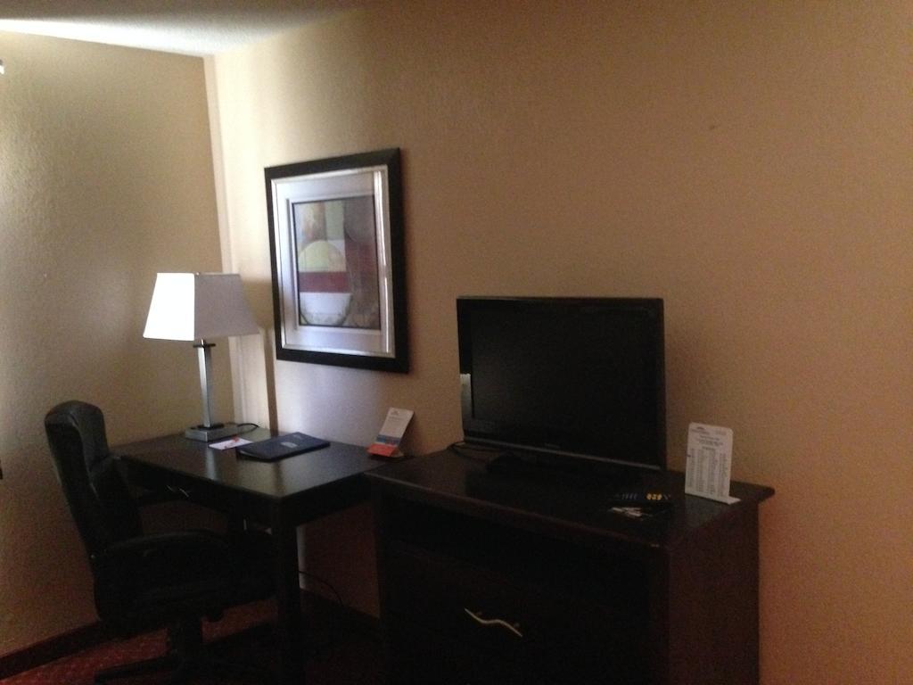 Howard Johnson by Wyndham Waterloo/Cedar Falls