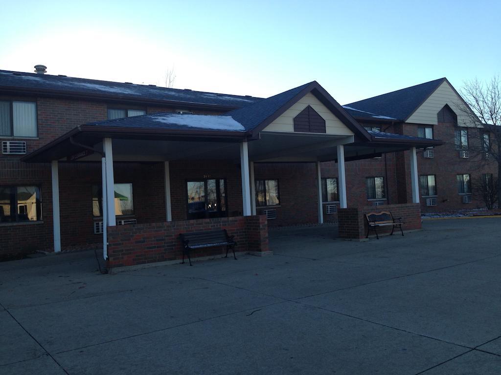 Howard Johnson by Wyndham Waterloo/Cedar Falls