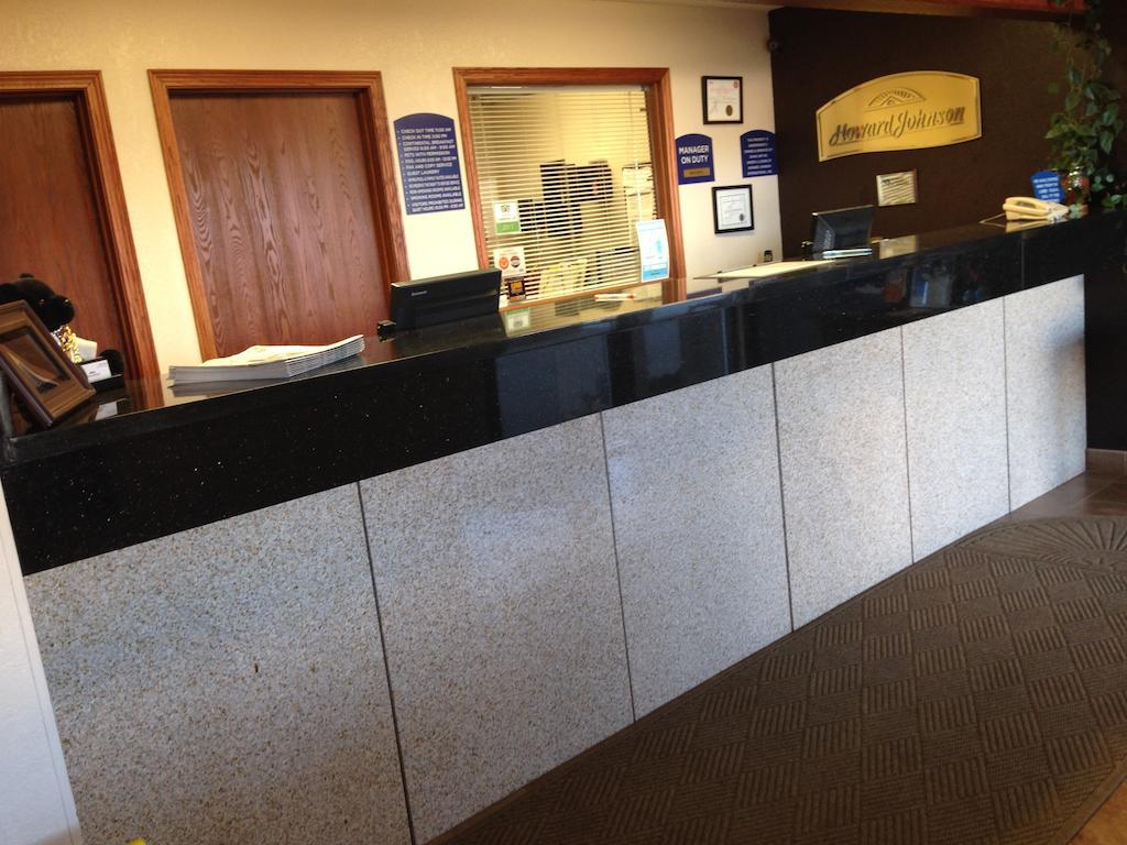 Howard Johnson by Wyndham Waterloo/Cedar Falls