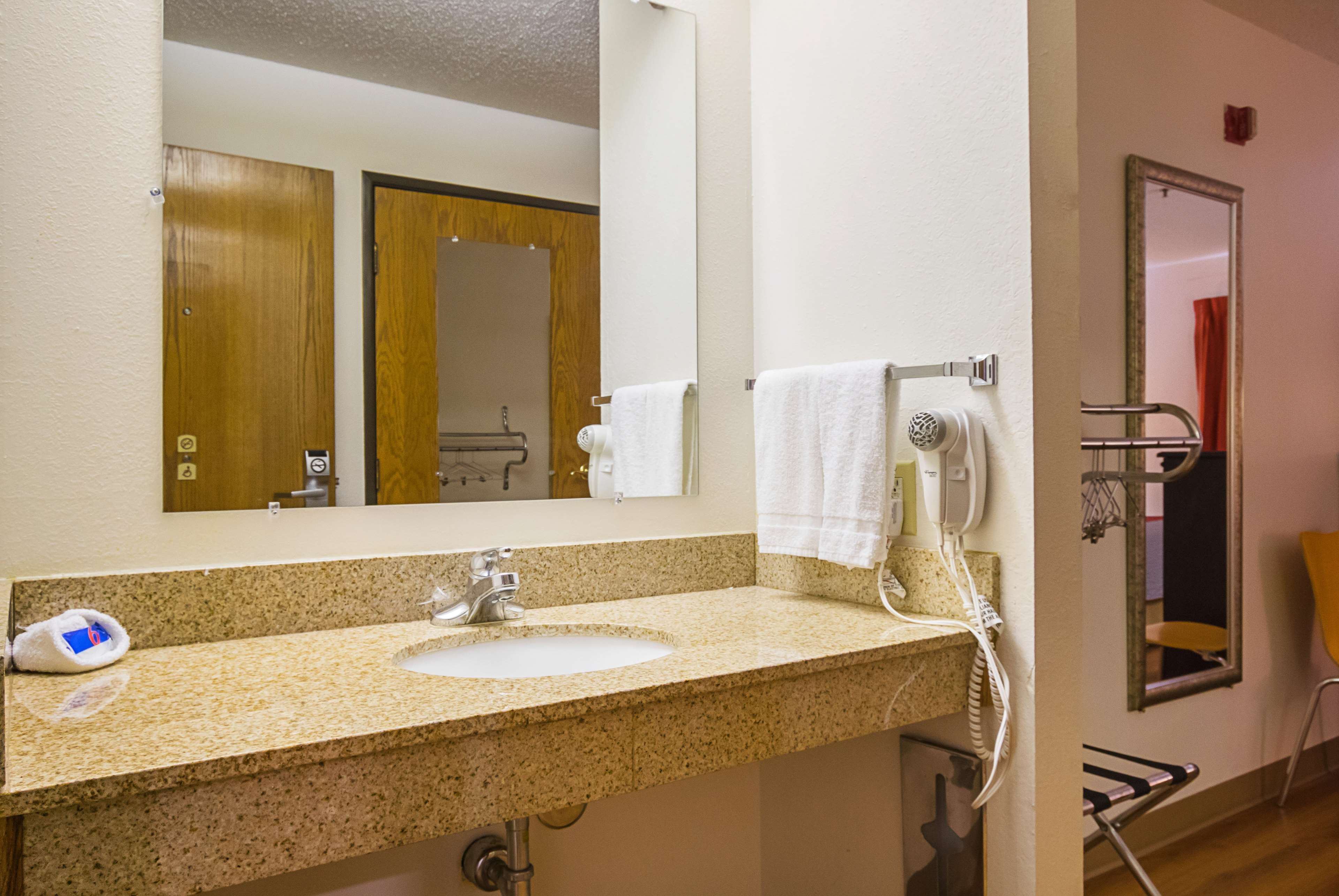 Motel 6 Crossroads Mall - Waterloo - Cedar Falls