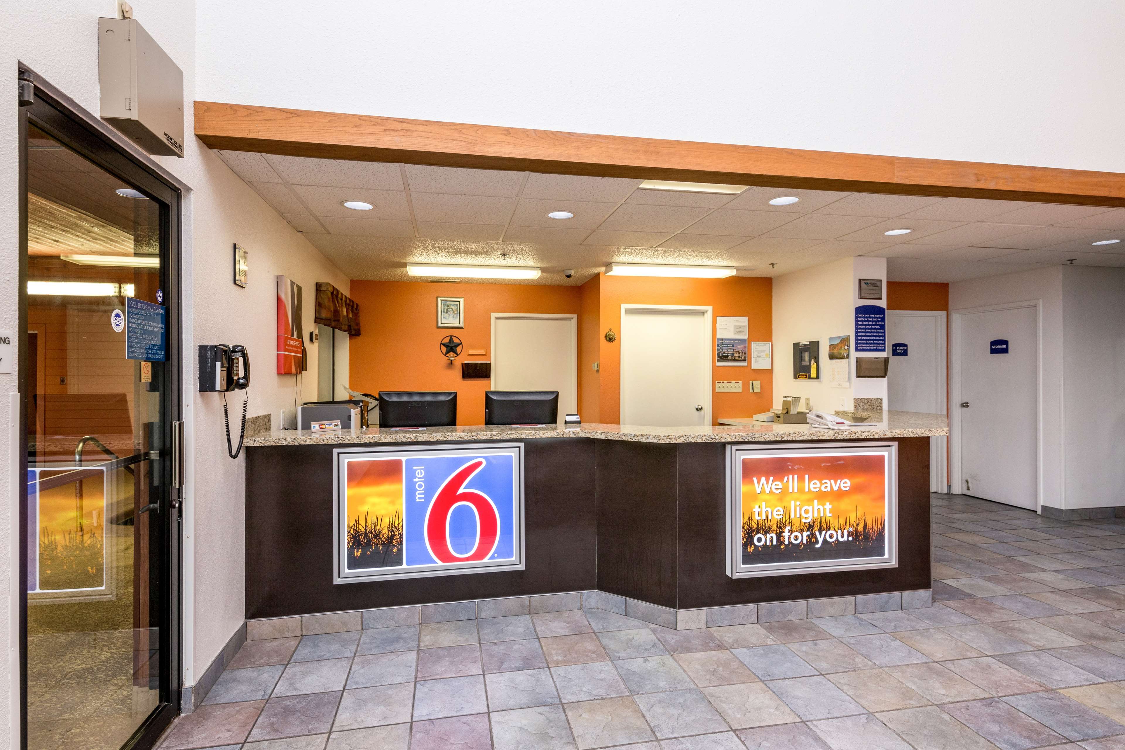 Motel 6 Waterloo