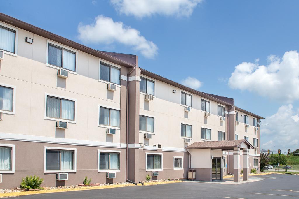 Boarders Inn & Suites by Cobblestone Hotels - Waterloo