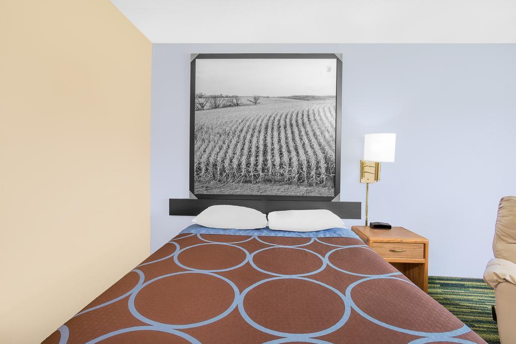 Boarders Inn & Suites by Cobblestone Hotels - Waterloo