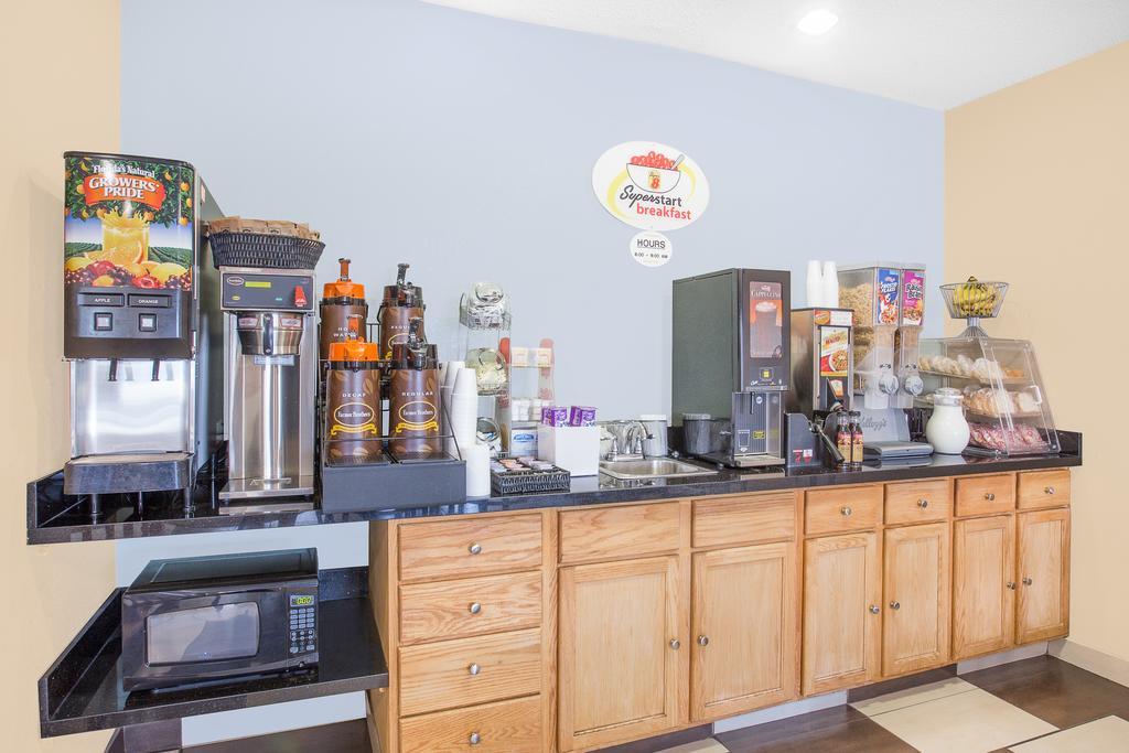 Boarders Inn & Suites by Cobblestone Hotels - Waterloo