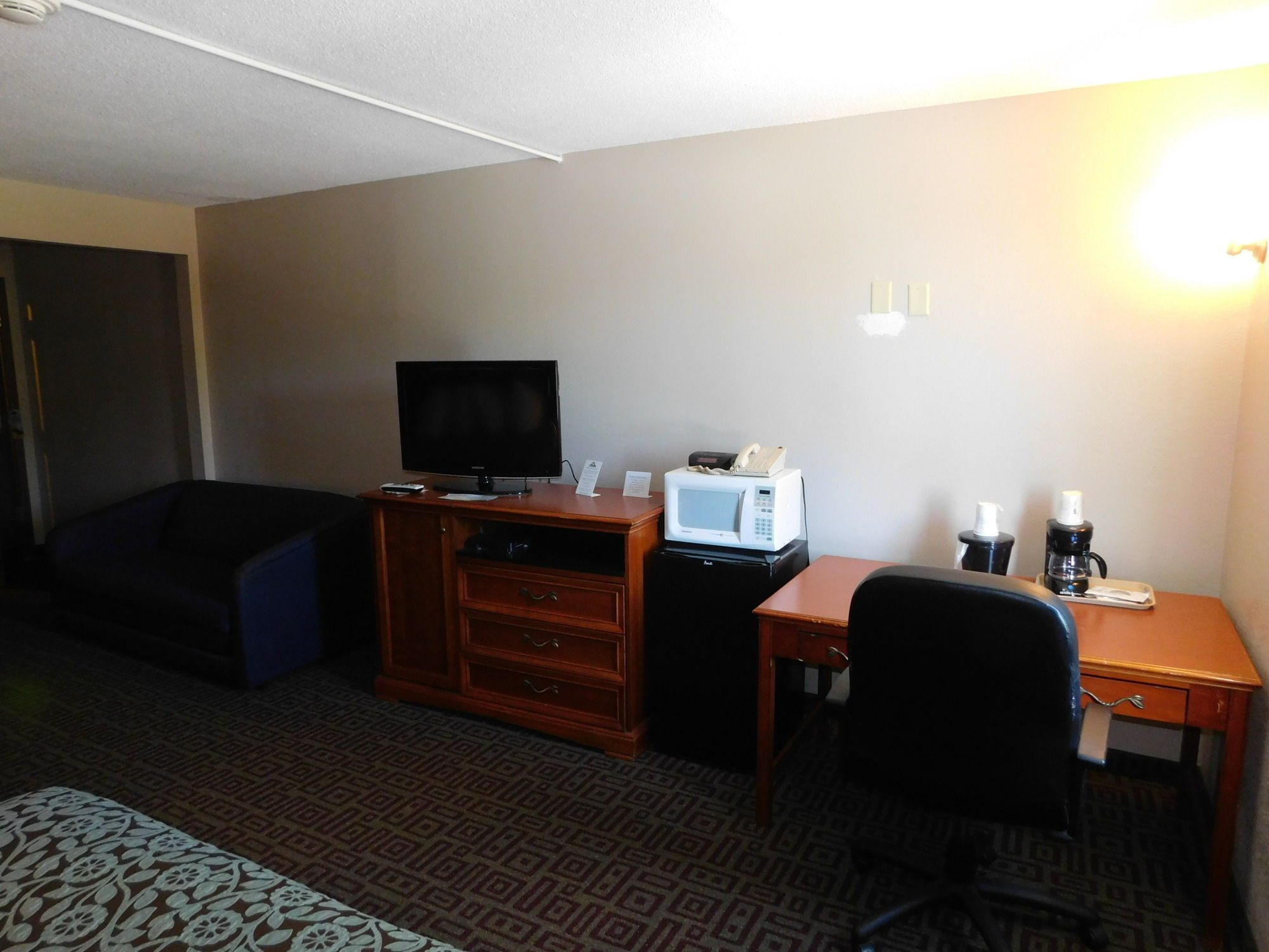 Days Inn by Wyndham West Branch Iowa City Area