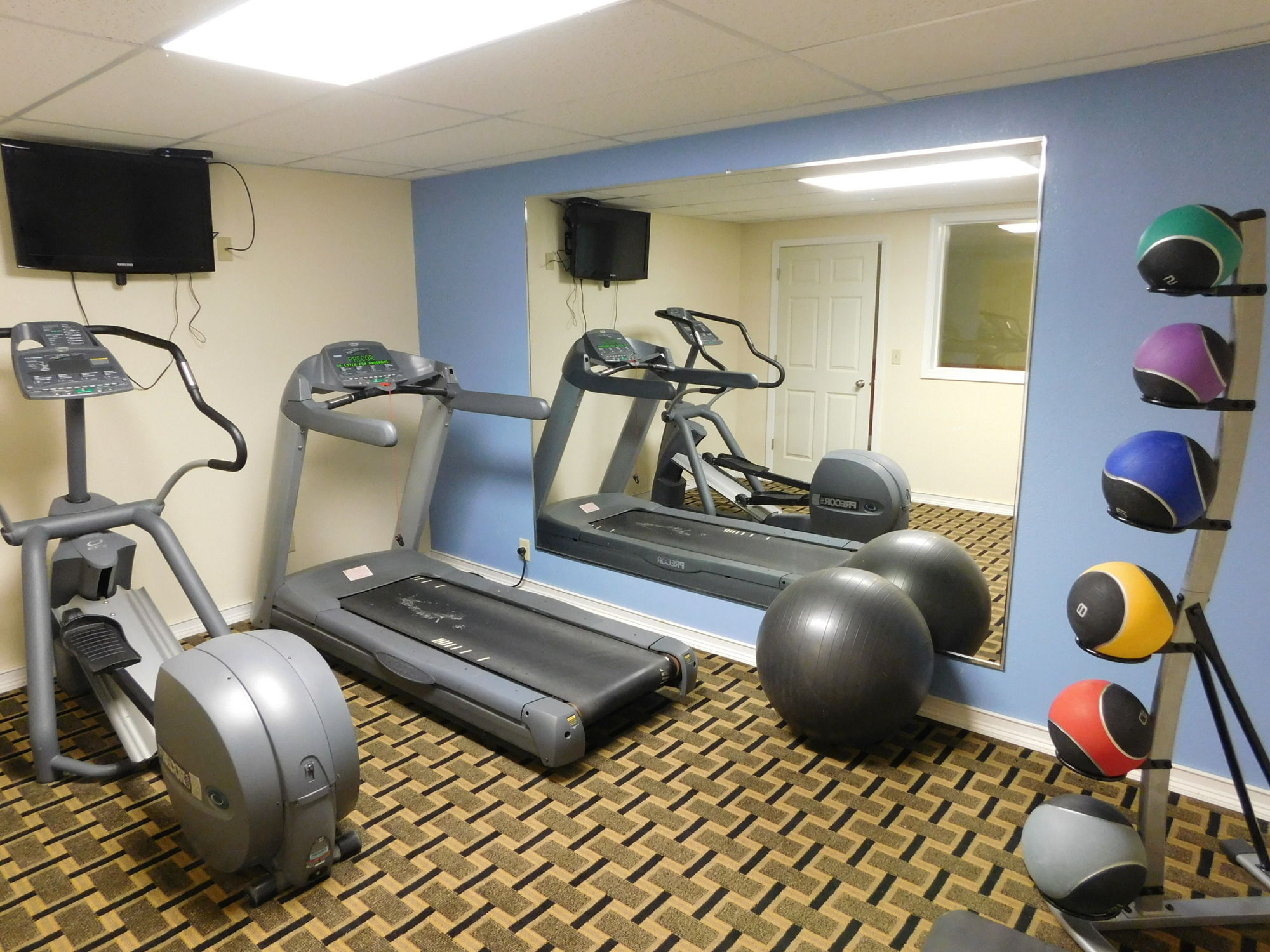 Days Inn by Wyndham West Branch Iowa City Area