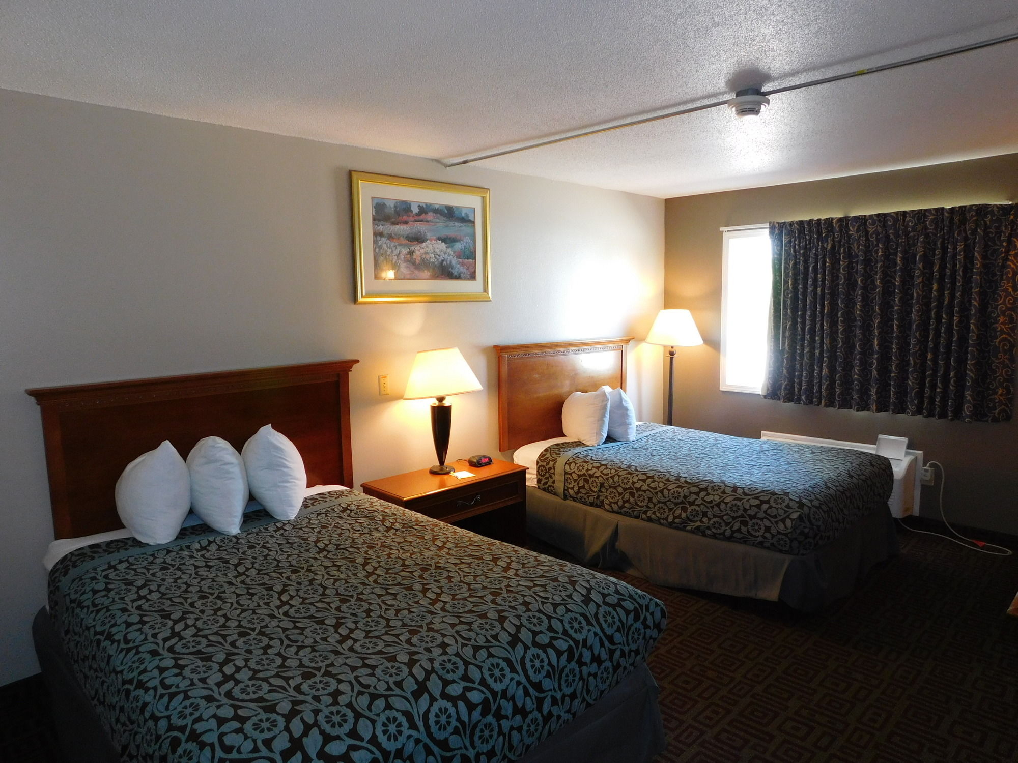 Days Inn by Wyndham West Branch Iowa City Area